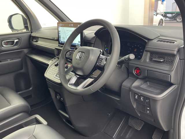 ホンダ ステップワゴン スパーダ eHEV 兵庫県 2025(令7)年 0.1千km プラチナホワイトパール ・登録済未使用車 距離5Km/・純正11.4インチナビ（LXM-247VFLi）/TV/Bluetooth/CD/DVD/USB/・純正15.6インチフリップダウンモニター（VM-231FE）/・バックカメラ/・Honda　SENSING/衝突軽減ブレーキ/先行車発進お知らせ機能/歩行者事故低減ステアリング/路外逸脱抑制機能/標識認識機能/アダプティブクルーズコントロール/車線維持支援システム/トラフィックジャムアシスト/ブラインドスポットインフォメーション/誤発進抑制機能/後方誤発進抑制機能/近距離衝突軽減ブレーキ/急アクセル抑制機能/パーキングセンサーシステム/オートハイビーム/・両側パワースライドドア/・パワーバックドア/・パドルシフト/・ハーフレザーシート/・全列USBチャージャー/・前席シートヒーター/・2列目オットマン/・LEDヘッドライト/・フォグランプ/・純正16インチアルミホイール/・スマートキー