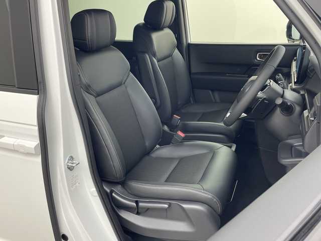 ホンダ ステップワゴン スパーダ eHEV 兵庫県 2025(令7)年 0.1千km プラチナホワイトパール ・登録済未使用車 距離5Km/・純正11.4インチナビ（LXM-247VFLi）/TV/Bluetooth/CD/DVD/USB/・純正15.6インチフリップダウンモニター（VM-231FE）/・バックカメラ/・Honda　SENSING/衝突軽減ブレーキ/先行車発進お知らせ機能/歩行者事故低減ステアリング/路外逸脱抑制機能/標識認識機能/アダプティブクルーズコントロール/車線維持支援システム/トラフィックジャムアシスト/ブラインドスポットインフォメーション/誤発進抑制機能/後方誤発進抑制機能/近距離衝突軽減ブレーキ/急アクセル抑制機能/パーキングセンサーシステム/オートハイビーム/・両側パワースライドドア/・パワーバックドア/・パドルシフト/・ハーフレザーシート/・全列USBチャージャー/・前席シートヒーター/・2列目オットマン/・LEDヘッドライト/・フォグランプ/・純正16インチアルミホイール/・スマートキー