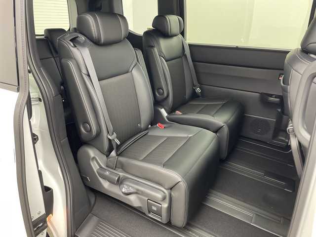 ホンダ ステップワゴン スパーダ eHEV 兵庫県 2025(令7)年 0.1千km プラチナホワイトパール ・登録済未使用車 距離5Km/・純正11.4インチナビ（LXM-247VFLi）/TV/Bluetooth/CD/DVD/USB/・純正15.6インチフリップダウンモニター（VM-231FE）/・バックカメラ/・Honda　SENSING/衝突軽減ブレーキ/先行車発進お知らせ機能/歩行者事故低減ステアリング/路外逸脱抑制機能/標識認識機能/アダプティブクルーズコントロール/車線維持支援システム/トラフィックジャムアシスト/ブラインドスポットインフォメーション/誤発進抑制機能/後方誤発進抑制機能/近距離衝突軽減ブレーキ/急アクセル抑制機能/パーキングセンサーシステム/オートハイビーム/・両側パワースライドドア/・パワーバックドア/・パドルシフト/・ハーフレザーシート/・全列USBチャージャー/・前席シートヒーター/・2列目オットマン/・LEDヘッドライト/・フォグランプ/・純正16インチアルミホイール/・スマートキー