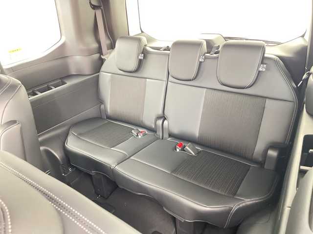 ホンダ ステップワゴン スパーダ eHEV 兵庫県 2025(令7)年 0.1千km プラチナホワイトパール ・登録済未使用車 距離5Km/・純正11.4インチナビ（LXM-247VFLi）/TV/Bluetooth/CD/DVD/USB/・純正15.6インチフリップダウンモニター（VM-231FE）/・バックカメラ/・Honda　SENSING/衝突軽減ブレーキ/先行車発進お知らせ機能/歩行者事故低減ステアリング/路外逸脱抑制機能/標識認識機能/アダプティブクルーズコントロール/車線維持支援システム/トラフィックジャムアシスト/ブラインドスポットインフォメーション/誤発進抑制機能/後方誤発進抑制機能/近距離衝突軽減ブレーキ/急アクセル抑制機能/パーキングセンサーシステム/オートハイビーム/・両側パワースライドドア/・パワーバックドア/・パドルシフト/・ハーフレザーシート/・全列USBチャージャー/・前席シートヒーター/・2列目オットマン/・LEDヘッドライト/・フォグランプ/・純正16インチアルミホイール/・スマートキー