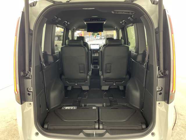 ホンダ ステップワゴン スパーダ eHEV 兵庫県 2025(令7)年 0.1千km プラチナホワイトパール ・登録済未使用車 距離5Km/・純正11.4インチナビ（LXM-247VFLi）/TV/Bluetooth/CD/DVD/USB/・純正15.6インチフリップダウンモニター（VM-231FE）/・バックカメラ/・Honda　SENSING/衝突軽減ブレーキ/先行車発進お知らせ機能/歩行者事故低減ステアリング/路外逸脱抑制機能/標識認識機能/アダプティブクルーズコントロール/車線維持支援システム/トラフィックジャムアシスト/ブラインドスポットインフォメーション/誤発進抑制機能/後方誤発進抑制機能/近距離衝突軽減ブレーキ/急アクセル抑制機能/パーキングセンサーシステム/オートハイビーム/・両側パワースライドドア/・パワーバックドア/・パドルシフト/・ハーフレザーシート/・全列USBチャージャー/・前席シートヒーター/・2列目オットマン/・LEDヘッドライト/・フォグランプ/・純正16インチアルミホイール/・スマートキー