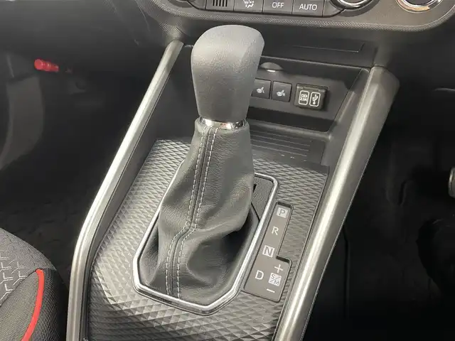 ダイハツ ロッキー G 大分県 2020(令2)年 4.8万km ナチュラルベージュマイカM 純正ディスプレィオーディオ/BT/フルセグ/applecarplay/androidauto/ETC/全方位カメラ/前方ドラレコ/シートヒーター（D/N）/衝突軽減ブレーキ/レーンキープアシスト/オートライト/道路標識認識機能/先行発進お知らせ/コーナーセンサー/純正アルミホイール