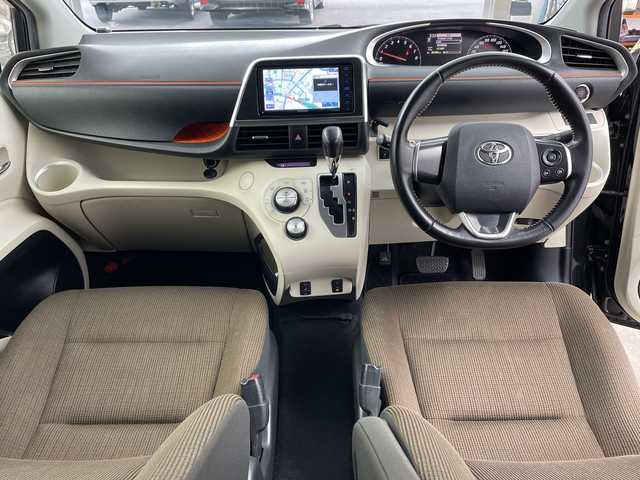 トヨタ シエンタ G 兵庫県 2016(平28)年 3.1万km ブラックマイカ ・社外ナビ/Bluetooth/CD/DVD/TV/USB/SD/・アルパインリアフリップダウンモニター/・トヨタセーフティセンス/・プリクラッシュセーフティ/・レーンディバーチャーアラート/・オートマチックハイビーム/・先行車発進告知機能/・ドライブスタートコントロール/・緊急ブレーキシグナル/・ヒルスタートアシストコントロール/・S-VSC/・車両接近通報装置/・両側パワースライドドア/・ステアリングスイッチ/・純正フロアマット/・前席シートヒーター/・LEDヘッドライト/・社外18インチアルミホイールタイヤ/・ETC/・スマートキー/・スペアキー/・取扱説明書/・保証書