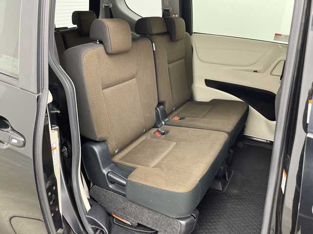 トヨタ シエンタ G 兵庫県 2016(平28)年 3.1万km ブラックマイカ ・社外ナビ/Bluetooth/CD/DVD/TV/USB/SD/・アルパインリアフリップダウンモニター/・トヨタセーフティセンス/・プリクラッシュセーフティ/・レーンディバーチャーアラート/・オートマチックハイビーム/・先行車発進告知機能/・ドライブスタートコントロール/・緊急ブレーキシグナル/・ヒルスタートアシストコントロール/・S-VSC/・車両接近通報装置/・両側パワースライドドア/・ステアリングスイッチ/・純正フロアマット/・前席シートヒーター/・LEDヘッドライト/・社外18インチアルミホイールタイヤ/・ETC/・スマートキー/・スペアキー/・取扱説明書/・保証書