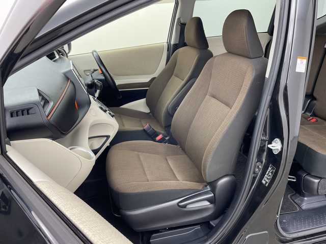 トヨタ シエンタ G 兵庫県 2016(平28)年 3.1万km ブラックマイカ ・社外ナビ/Bluetooth/CD/DVD/TV/USB/SD/・アルパインリアフリップダウンモニター/・トヨタセーフティセンス/・プリクラッシュセーフティ/・レーンディバーチャーアラート/・オートマチックハイビーム/・先行車発進告知機能/・ドライブスタートコントロール/・緊急ブレーキシグナル/・ヒルスタートアシストコントロール/・S-VSC/・車両接近通報装置/・両側パワースライドドア/・ステアリングスイッチ/・純正フロアマット/・前席シートヒーター/・LEDヘッドライト/・社外18インチアルミホイールタイヤ/・ETC/・スマートキー/・スペアキー/・取扱説明書/・保証書