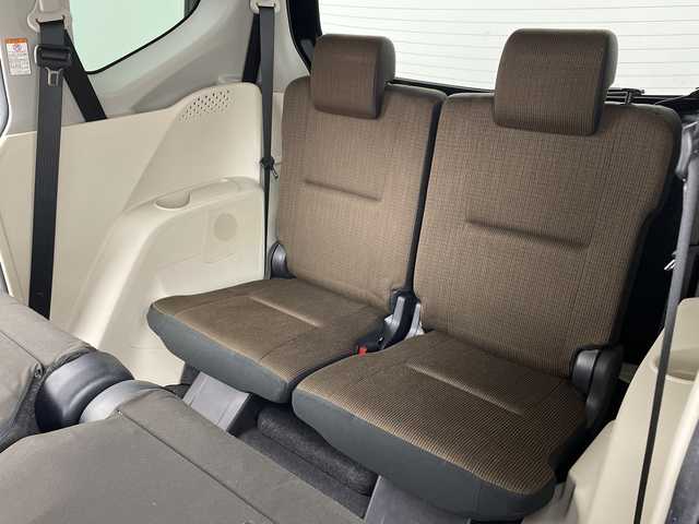 トヨタ シエンタ G 兵庫県 2016(平28)年 3.1万km ブラックマイカ ・社外ナビ/Bluetooth/CD/DVD/TV/USB/SD/・アルパインリアフリップダウンモニター/・トヨタセーフティセンス/・プリクラッシュセーフティ/・レーンディバーチャーアラート/・オートマチックハイビーム/・先行車発進告知機能/・ドライブスタートコントロール/・緊急ブレーキシグナル/・ヒルスタートアシストコントロール/・S-VSC/・車両接近通報装置/・両側パワースライドドア/・ステアリングスイッチ/・純正フロアマット/・前席シートヒーター/・LEDヘッドライト/・社外18インチアルミホイールタイヤ/・ETC/・スマートキー/・スペアキー/・取扱説明書/・保証書