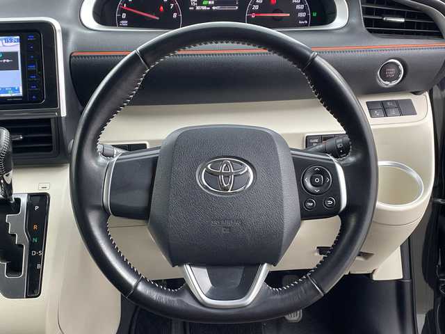 トヨタ シエンタ G 兵庫県 2016(平28)年 3.1万km ブラックマイカ ・社外ナビ/Bluetooth/CD/DVD/TV/USB/SD/・アルパインリアフリップダウンモニター/・トヨタセーフティセンス/・プリクラッシュセーフティ/・レーンディバーチャーアラート/・オートマチックハイビーム/・先行車発進告知機能/・ドライブスタートコントロール/・緊急ブレーキシグナル/・ヒルスタートアシストコントロール/・S-VSC/・車両接近通報装置/・両側パワースライドドア/・ステアリングスイッチ/・純正フロアマット/・前席シートヒーター/・LEDヘッドライト/・社外18インチアルミホイールタイヤ/・ETC/・スマートキー/・スペアキー/・取扱説明書/・保証書