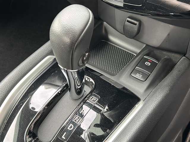 日産 エクストレイル 20Xi 広島県 2018(平30)年 4.3万km ダイヤモンドブラック 禁煙車/4WD/エマージェンシーブレーキ/車線逸脱警報/ハイビームアシスト/プロパイロット/BSW/コーナーセンサー/社外ナビ（AVIC-RZ802）/・フルセグ/CD/DVD/SD//アラウンドビューモニター/インテリジェントルームミラー/パワーバックドア/革巻きステアリング/オートライト/カプロンシート/電動パーキングブレーキ/オートホールド/LEDヘッドライト/フォグランプ/スマートキー/プッシュスタート/スペアキー/ETC/前後ドライブレコーダー/レーダー探知機/ドアバイザー/フロアマット/アルミ付きスタッドレスタイヤ車載/純正18インチアルミホール/Wエアバック