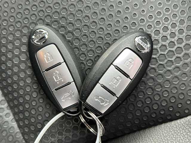 日産 エクストレイル 20Xi 広島県 2018(平30)年 4.3万km ダイヤモンドブラック 禁煙車/4WD/エマージェンシーブレーキ/車線逸脱警報/ハイビームアシスト/プロパイロット/BSW/コーナーセンサー/社外ナビ（AVIC-RZ802）/・フルセグ/CD/DVD/SD//アラウンドビューモニター/インテリジェントルームミラー/パワーバックドア/革巻きステアリング/オートライト/カプロンシート/電動パーキングブレーキ/オートホールド/LEDヘッドライト/フォグランプ/スマートキー/プッシュスタート/スペアキー/ETC/前後ドライブレコーダー/レーダー探知機/ドアバイザー/フロアマット/アルミ付きスタッドレスタイヤ車載/純正18インチアルミホール/Wエアバック