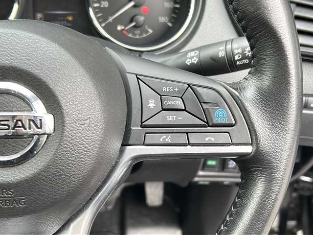 日産 エクストレイル 20Xi 広島県 2018(平30)年 4.3万km ダイヤモンドブラック 禁煙車/4WD/エマージェンシーブレーキ/車線逸脱警報/ハイビームアシスト/プロパイロット/BSW/コーナーセンサー/社外ナビ（AVIC-RZ802）/・フルセグ/CD/DVD/SD//アラウンドビューモニター/インテリジェントルームミラー/パワーバックドア/革巻きステアリング/オートライト/カプロンシート/電動パーキングブレーキ/オートホールド/LEDヘッドライト/フォグランプ/スマートキー/プッシュスタート/スペアキー/ETC/前後ドライブレコーダー/レーダー探知機/ドアバイザー/フロアマット/アルミ付きスタッドレスタイヤ車載/純正18インチアルミホール/Wエアバック