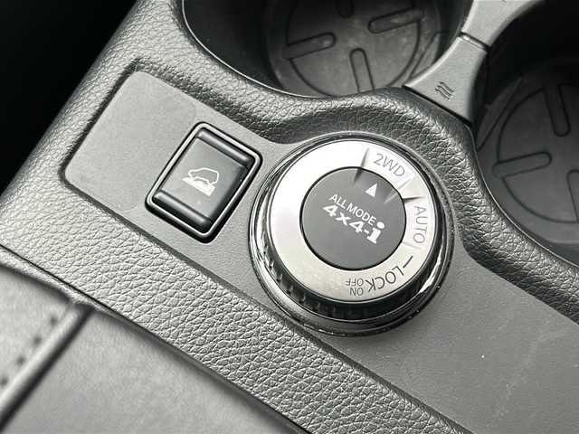 日産 エクストレイル 20Xi 広島県 2018(平30)年 4.3万km ダイヤモンドブラック 禁煙車/4WD/エマージェンシーブレーキ/車線逸脱警報/ハイビームアシスト/プロパイロット/BSW/コーナーセンサー/社外ナビ（AVIC-RZ802）/・フルセグ/CD/DVD/SD//アラウンドビューモニター/インテリジェントルームミラー/パワーバックドア/革巻きステアリング/オートライト/カプロンシート/電動パーキングブレーキ/オートホールド/LEDヘッドライト/フォグランプ/スマートキー/プッシュスタート/スペアキー/ETC/前後ドライブレコーダー/レーダー探知機/ドアバイザー/フロアマット/アルミ付きスタッドレスタイヤ車載/純正18インチアルミホール/Wエアバック