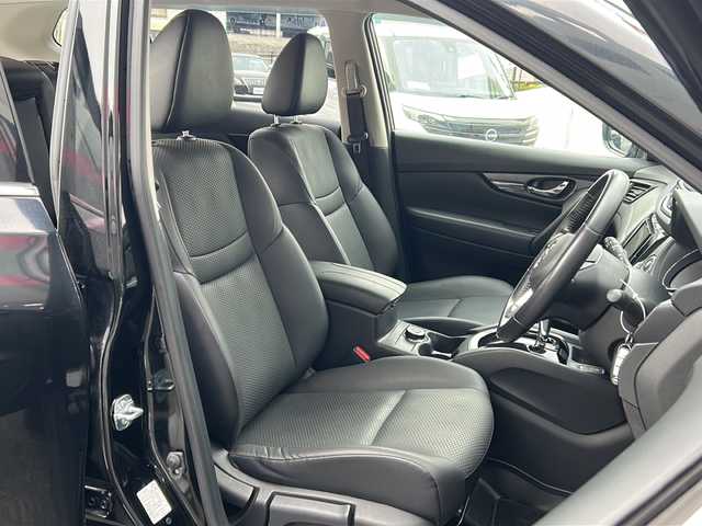 日産 エクストレイル 20Xi 広島県 2018(平30)年 4.3万km ダイヤモンドブラック 禁煙車/4WD/エマージェンシーブレーキ/車線逸脱警報/ハイビームアシスト/プロパイロット/BSW/コーナーセンサー/社外ナビ（AVIC-RZ802）/・フルセグ/CD/DVD/SD//アラウンドビューモニター/インテリジェントルームミラー/パワーバックドア/革巻きステアリング/オートライト/カプロンシート/電動パーキングブレーキ/オートホールド/LEDヘッドライト/フォグランプ/スマートキー/プッシュスタート/スペアキー/ETC/前後ドライブレコーダー/レーダー探知機/ドアバイザー/フロアマット/アルミ付きスタッドレスタイヤ車載/純正18インチアルミホール/Wエアバック