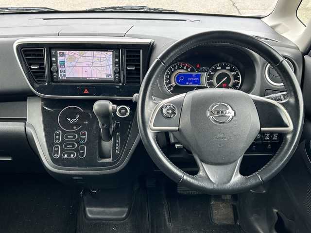 日産 デイズ ルークス ハイウェイスターX Gパッケージ 富山県 2016(平28)年 8.6万km ホワイトパール 禁煙車/ディーラーオプションナビ/型式：MJ1160-W/【フルセグTV/CD/DVD/Bluetooth/SD/AUX/ipod】/両側パワースライドドア/プッシュスタート/スマートキー×２/ＬＥＤヘッドライト/純正アルミホイル/純正フロアマット/ビルトインＥＴＣ/フォグランプ/前側ドライブレコーダー