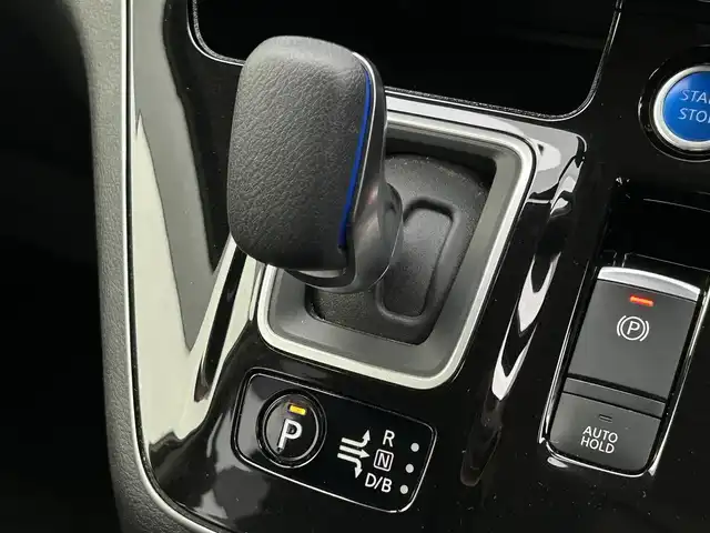 日産 セレナ e－パワー ハイウェイスター G 福岡県 2020(令2)年 6万km ブリリアントホワイトパール 2トーン 純正10型SDナビ（フルセグTV/CD/DVD/BT)アラウンドビューモニタープロパイロットエマージェンシーブレーキコーナーセンサーBSM両側パワスラETCシートヒーターUSBポート純正LEDヘッドライト純正フロアマット防水シートスマートキープッシュスタート