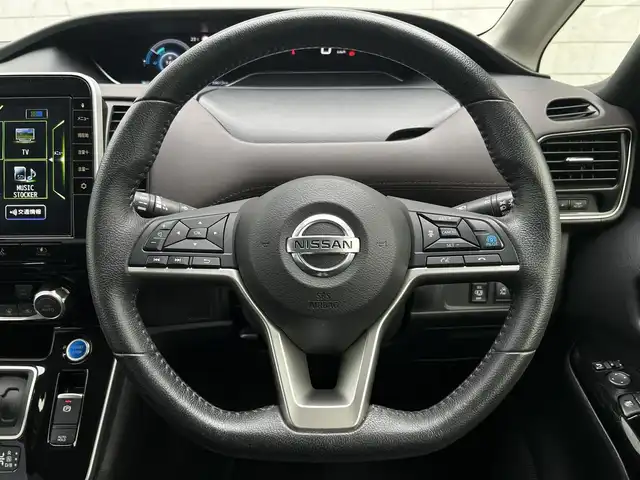 日産 セレナ e－パワー ハイウェイスター G 福岡県 2020(令2)年 6万km ブリリアントホワイトパール 2トーン 純正10型SDナビ（フルセグTV/CD/DVD/BT)アラウンドビューモニタープロパイロットエマージェンシーブレーキコーナーセンサーBSM両側パワスラETCシートヒーターUSBポート純正LEDヘッドライト純正フロアマット防水シートスマートキープッシュスタート