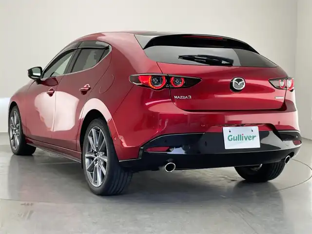 マツダ マツダ３ファストバック XD バーガンディセレクション 愛知県 2020(令2)年 4.7万km ソウルレッドクリスタルM 純正ナビ/フルセグTV/Bluetooth/DVD/CD/HDMI/前後ドライブレコーダー/アラウンドビューモニター/クルーズコントロール/ETC/プッシュスタート/革巻きハンドル/赤革シート/D席パワーシート（メモリ機能つき）/ステアリングスイッチ/ステアリングヒーター/衝突被害軽減機能/ブラインドスポットモニター/レーンキープアシスト/ドライバーモニタリングカメラ/標識認識機能/オートライト/オートマチックハイビーム/LEDヘッドライト/盗難防止装置/純正アルミホイール/保証書・取扱説明書