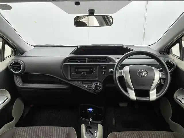 トヨタ アクア G 茨城県 2012(平24)年 5.6万km ライムホワイトパールクリスタルシャイン スマートキー/プッシュスタート/ETC/純正フロアマット/ノーマルタイヤ車載(純正AW)/後コーナーセンサー
