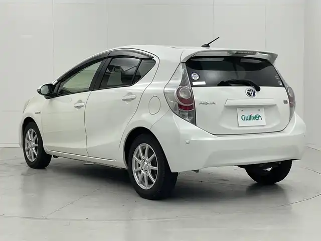 トヨタ アクア G 茨城県 2012(平24)年 5.6万km ライムホワイトパールクリスタルシャイン スマートキー/プッシュスタート/ETC/純正フロアマット/ノーマルタイヤ車載(純正AW)/後コーナーセンサー