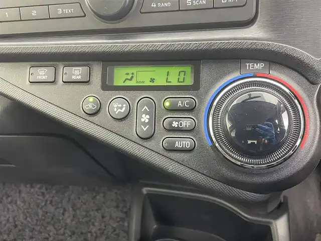 トヨタ アクア G 茨城県 2012(平24)年 5.6万km ライムホワイトパールクリスタルシャイン スマートキー/プッシュスタート/ETC/純正フロアマット/ノーマルタイヤ車載(純正AW)/後コーナーセンサー