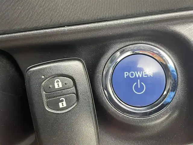 トヨタ アクア G 茨城県 2012(平24)年 5.6万km ライムホワイトパールクリスタルシャイン スマートキー/プッシュスタート/ETC/純正フロアマット/ノーマルタイヤ車載(純正AW)/後コーナーセンサー