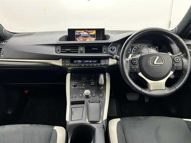 レクサス ＣＴ 200h ブラックシークエンス 茨城県 2020(令2)年 4万km ソニッククォーツ 純正10.3型ナビ/バックカメラ/フルセグ/衝突被害軽減ブレーキ/車線逸脱抑制装置/レーダークルーズコントロール/オートマチックハイビーム/クリアランスソナー/ETC2.0/ドラレコ/シートヒーター/ステアリングヒーター/純正17インチAW/LEDヘッドライト/スマートキー