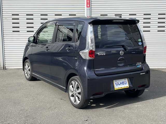 日産 デイズ ハイウェイスターG 道央・札幌 2014(平26)年 4.7万km プレミアムパープルP (株)IDOMが運営する【じしゃロン札幌店】の自社ローン専用車両になりますこちらは現金またはオートローンご利用価格です。自社ローンご希望の方は別途その旨お申し付けください。/登録時走行距離47078km/４WD/純正ナビ/（AM/FM/フルセグ/CD）/アラウンドビューモニター/社外スタッドレスAW車載/電動格納ミラー/ドアバイザー/フォグランプ/運転席シートヒーター/純正フロアマット/スマートキー/ETC/AAC/スペアキー×１/オートLEDヘッドライト