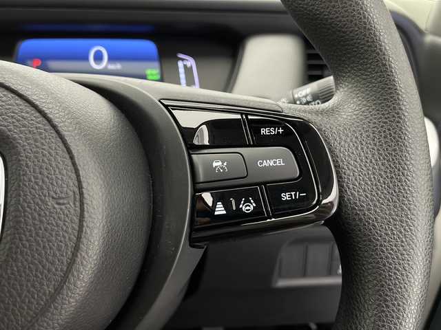 ホンダ フィット e:HEVベーシック 長野県 2023(令5)年 4.4万km プラチナホワイトパール 4WD/社外ナビ（型番：AVN-LBS01）/Bluetooth/ETC/ドライブレコーダー（前方）/クルーズコントロール（追従あり）/衝突被害軽減システム/レーンキープアシスト/寒冷地仕様/クリアランスソナー/LEDヘッドライト/オートライト/オートマチックハイビーム/社外フロアマット/純正ホイールキャップ/ウィンカーランプ/ブレーキホールド/スマートキー/スペアキー1本