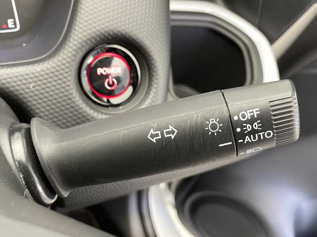 ホンダ フィット e:HEVベーシック 長野県 2023(令5)年 4.4万km プラチナホワイトパール 4WD/社外ナビ（型番：AVN-LBS01）/Bluetooth/ETC/ドライブレコーダー（前方）/クルーズコントロール（追従あり）/衝突被害軽減システム/レーンキープアシスト/寒冷地仕様/クリアランスソナー/LEDヘッドライト/オートライト/オートマチックハイビーム/社外フロアマット/純正ホイールキャップ/ウィンカーランプ/ブレーキホールド/スマートキー/スペアキー1本