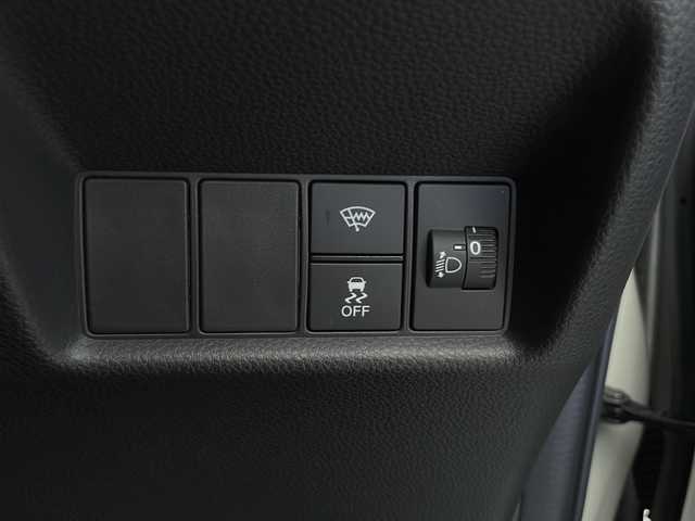 ホンダ フィット e:HEVベーシック 長野県 2023(令5)年 4.4万km プラチナホワイトパール 4WD/社外ナビ（型番：AVN-LBS01）/Bluetooth/ETC/ドライブレコーダー（前方）/クルーズコントロール（追従あり）/衝突被害軽減システム/レーンキープアシスト/寒冷地仕様/クリアランスソナー/LEDヘッドライト/オートライト/オートマチックハイビーム/社外フロアマット/純正ホイールキャップ/ウィンカーランプ/ブレーキホールド/スマートキー/スペアキー1本