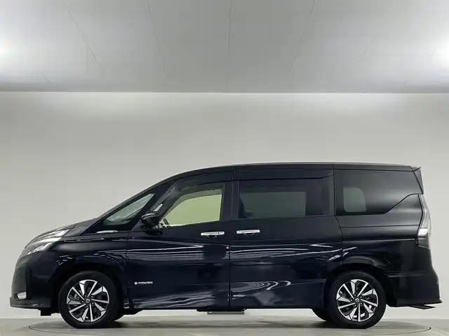 日産 セレナ e－パワー ハイウェイスター V 埼玉県 2020(令2)年 5.5万km ダイヤモンドブラック 純正１０型ナビ　ＴＶ　後席モニター　全方位　ＢＳＭ　プロパイロット　ハンドルヒーター　ドライブレコーダー 両側電動 パーキングアシスト　レーダークルーズコントロール　レーンアシスト　ETC