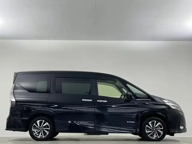日産 セレナ e－パワー ハイウェイスター V 埼玉県 2020(令2)年 5.5万km ダイヤモンドブラック 純正１０型ナビ　ＴＶ　後席モニター　全方位　ＢＳＭ　プロパイロット　ハンドルヒーター　ドライブレコーダー 両側電動 パーキングアシスト　レーダークルーズコントロール　レーンアシスト　ETC
