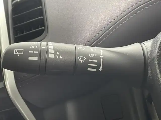 日産 セレナ e－パワー ハイウェイスター V 埼玉県 2020(令2)年 5.5万km ダイヤモンドブラック 純正１０型ナビ　ＴＶ　後席モニター　全方位　ＢＳＭ　プロパイロット　ハンドルヒーター　ドライブレコーダー 両側電動 パーキングアシスト　レーダークルーズコントロール　レーンアシスト　ETC