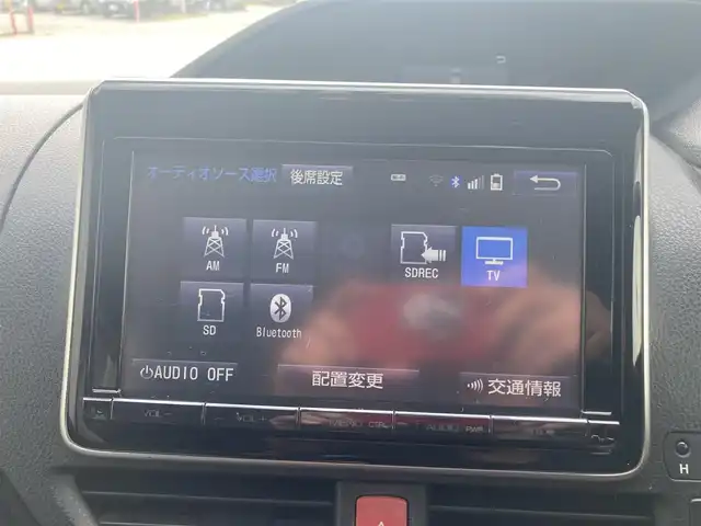トヨタ ノア ハイブリッド G 愛知県 2015(平27)年 12.3万km ホワイトパールクリスタルシャイン 純正9インチSDナビTV/リヤフリップダウンモニター/DVDビデオ&CD/地デジ　フルセグ/Bluetoothオーディオ/バックカメラ/ビルトインETC/両側パワースライドドア/スマートキー×2ケ/プッシュスタート/クルーズコントロール/ステアリングスイッチ/おくだけ充電/ドライブレコーダー/シートヒーター/LEDヘッドライト/オートライト/純正アルミホイル