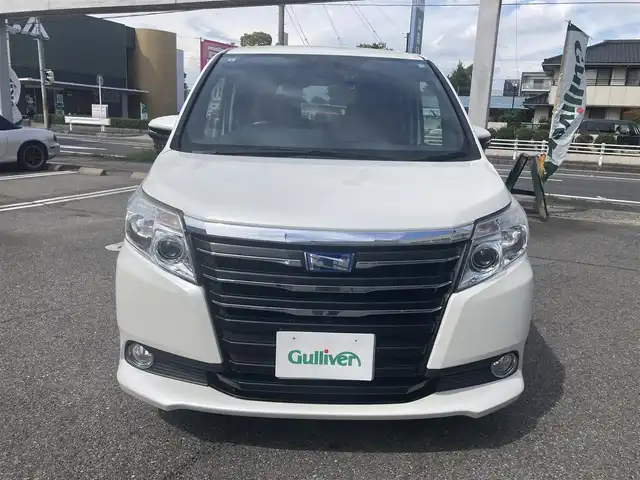 トヨタ ノア ハイブリッド G 愛知県 2015(平27)年 12.3万km ホワイトパールクリスタルシャイン 純正9インチSDナビTV/リヤフリップダウンモニター/DVDビデオ&CD/地デジ　フルセグ/Bluetoothオーディオ/バックカメラ/ビルトインETC/両側パワースライドドア/スマートキー×2ケ/プッシュスタート/クルーズコントロール/ステアリングスイッチ/おくだけ充電/ドライブレコーダー/シートヒーター/LEDヘッドライト/オートライト/純正アルミホイル