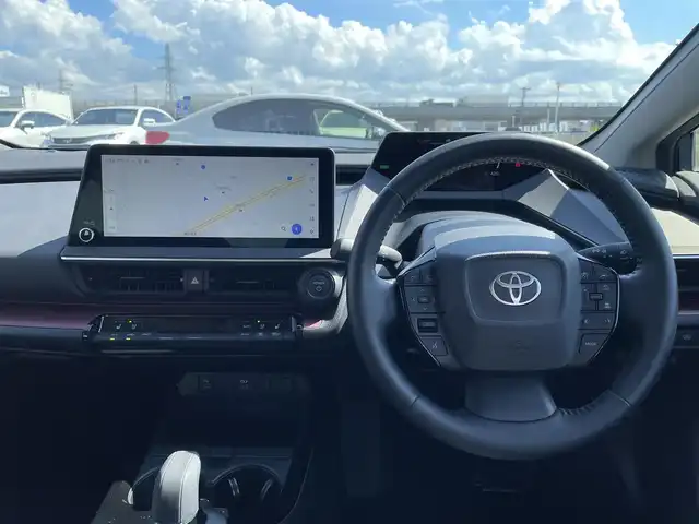 トヨタ プリウス Z 石川県 2023(令5)年 2.2万km グレー 4WD/純正12.3型ナビ/フルセグTV/全方位カメラ/LEDヘッドライト/ビルトインETC2.0/レザーシート/シートヒーター&エアシート/パワーバックドア/デジタルインナーミラー/ブラインドスポットモニター/レーダークルーズ/トヨタセーフティセンス/純正アルミホイール/スマートキー/プッシュスタート/電動ミラー