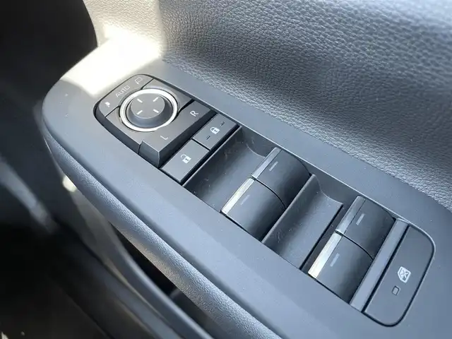 トヨタ プリウス Z 石川県 2023(令5)年 2.2万km グレー 4WD/純正12.3型ナビ/フルセグTV/全方位カメラ/LEDヘッドライト/ビルトインETC2.0/レザーシート/シートヒーター&エアシート/パワーバックドア/デジタルインナーミラー/ブラインドスポットモニター/レーダークルーズ/トヨタセーフティセンス/純正アルミホイール/スマートキー/プッシュスタート/電動ミラー