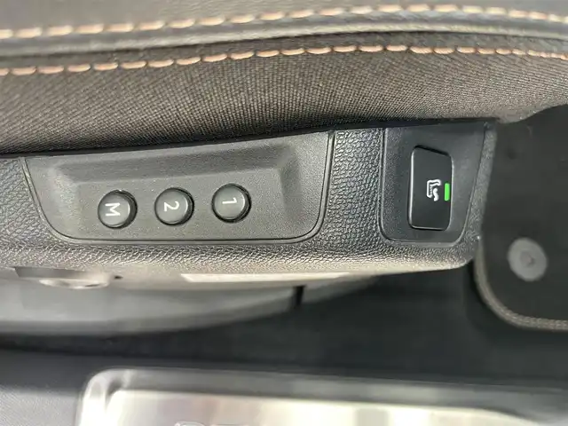 プジョー ５００８ GT ブルーHDi 静岡県 2019(令1)年 4.8万km ペルラネラブラック ファーストクラスパッケージ/・運転席メモリー機能付きパワーシート/・フロントシートヒーター/・360°ビジョン（フロントカメラ付き）/・パークアシスト/・パノラミックサンルーフ/8インチタッチスクリーン/・Bluetooth/・バックカメラ/Apple Carplay＆Android　Auto/アクティブクルーズコントロール/ブラインドスポットモニター/ハーフレザーシート/ＥＴＣ/純正18インチアルミホイール/パワーバックドア