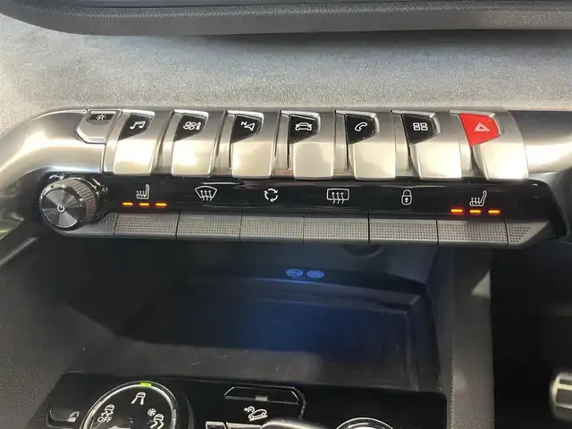 プジョー ５００８ GT ブルーHDi 静岡県 2019(令1)年 4.8万km ペルラネラブラック ファーストクラスパッケージ/・運転席メモリー機能付きパワーシート/・フロントシートヒーター/・360°ビジョン（フロントカメラ付き）/・パークアシスト/・パノラミックサンルーフ/8インチタッチスクリーン/・Bluetooth/・バックカメラ/Apple Carplay＆Android　Auto/アクティブクルーズコントロール/ブラインドスポットモニター/ハーフレザーシート/ＥＴＣ/純正18インチアルミホイール/パワーバックドア