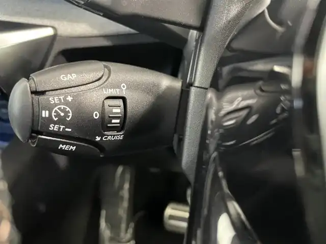 プジョー ５００８ GT ブルーHDi 静岡県 2019(令1)年 4.8万km ペルラネラブラック ファーストクラスパッケージ/・運転席メモリー機能付きパワーシート/・フロントシートヒーター/・360°ビジョン（フロントカメラ付き）/・パークアシスト/・パノラミックサンルーフ/8インチタッチスクリーン/・Bluetooth/・バックカメラ/Apple Carplay＆Android　Auto/アクティブクルーズコントロール/ブラインドスポットモニター/ハーフレザーシート/ＥＴＣ/純正18インチアルミホイール/パワーバックドア