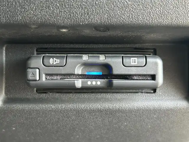 スズキ ジムニー XC 愛媛県 2023(令5)年 4.3万km ジャングルグリーン 社外ナビ(Bluetooth/フルセグTV)/クルーズコントロール/バックカメラ/前後ドライブレコーダー/背面タイヤ(BRIDGESTONE DUELER H/L)/純正16インチAW/オートLEDヘッドライト/フォグランプ/４WD切り替え/前席シートヒーター/ヒートミラー/ステアリングリモコン/横滑り防止装置/レーンキープアシスト/ダウンヒルアシストコントロール/ABS