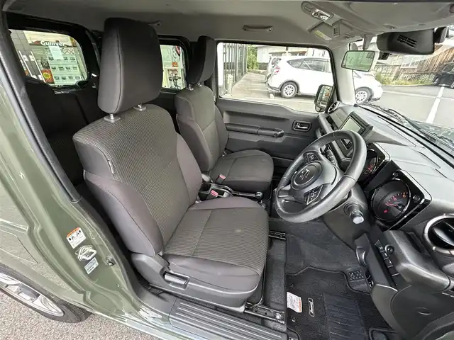 スズキ ジムニー XC 愛媛県 2023(令5)年 4.3万km ジャングルグリーン 社外ナビ(Bluetooth/フルセグTV)/クルーズコントロール/バックカメラ/前後ドライブレコーダー/背面タイヤ(BRIDGESTONE DUELER H/L)/純正16インチAW/オートLEDヘッドライト/フォグランプ/４WD切り替え/前席シートヒーター/ヒートミラー/ステアリングリモコン/横滑り防止装置/レーンキープアシスト/ダウンヒルアシストコントロール/ABS