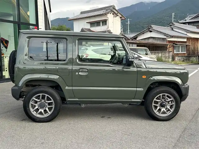 スズキ ジムニー XC 愛媛県 2023(令5)年 4.3万km ジャングルグリーン 社外ナビ(Bluetooth/フルセグTV)/クルーズコントロール/バックカメラ/前後ドライブレコーダー/背面タイヤ(BRIDGESTONE DUELER H/L)/純正16インチAW/オートLEDヘッドライト/フォグランプ/４WD切り替え/前席シートヒーター/ヒートミラー/ステアリングリモコン/横滑り防止装置/レーンキープアシスト/ダウンヒルアシストコントロール/ABS