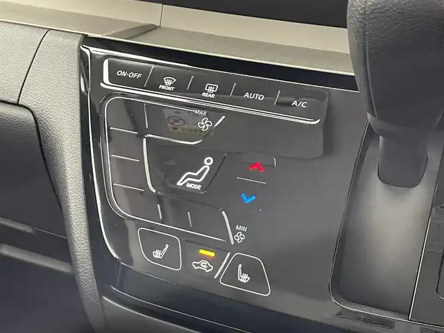 三菱 デリカミニ T プレミアム 滋賀県 2025(令7)年 0.1千km 緑Ⅱ 純正9インチディスプレイオーディオ/【Bluetooth/Apple CarPlay/Android Auto】/両側パワースライドドア/全方位カメラ/ハーフレザーシート/MI-PILOT/クリアランスソナー/LEDヘッドライト/オートマチックハイビーム/レーンキープアシスト/衝突軽減ブレーキ/ヒルディセントコントロール/D/Nシートヒーター/ステアリングヒーター/デジタルインナーミラー/ルーフレール/電動パーキングブレーキ/オートブレーキホールド/プッシュスタート/スマートキー/ステアリングリモコン