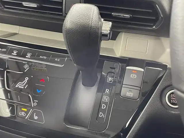 三菱 デリカミニ T プレミアム 滋賀県 2025(令7)年 0.1千km 緑Ⅱ 純正9インチディスプレイオーディオ/【Bluetooth/Apple CarPlay/Android Auto】/両側パワースライドドア/全方位カメラ/ハーフレザーシート/MI-PILOT/クリアランスソナー/LEDヘッドライト/オートマチックハイビーム/レーンキープアシスト/衝突軽減ブレーキ/ヒルディセントコントロール/D/Nシートヒーター/ステアリングヒーター/デジタルインナーミラー/ルーフレール/電動パーキングブレーキ/オートブレーキホールド/プッシュスタート/スマートキー/ステアリングリモコン