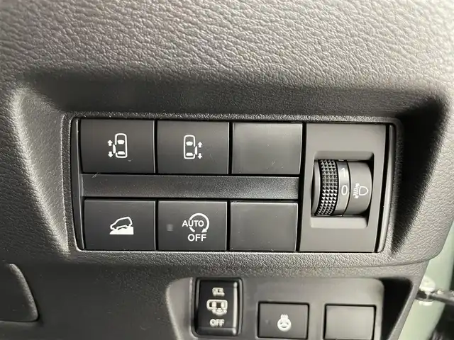 三菱 デリカミニ T プレミアム 滋賀県 2025(令7)年 0.1千km 緑Ⅱ 純正9インチディスプレイオーディオ/【Bluetooth/Apple CarPlay/Android Auto】/両側パワースライドドア/全方位カメラ/ハーフレザーシート/MI-PILOT/クリアランスソナー/LEDヘッドライト/オートマチックハイビーム/レーンキープアシスト/衝突軽減ブレーキ/ヒルディセントコントロール/D/Nシートヒーター/ステアリングヒーター/デジタルインナーミラー/ルーフレール/電動パーキングブレーキ/オートブレーキホールド/プッシュスタート/スマートキー/ステアリングリモコン