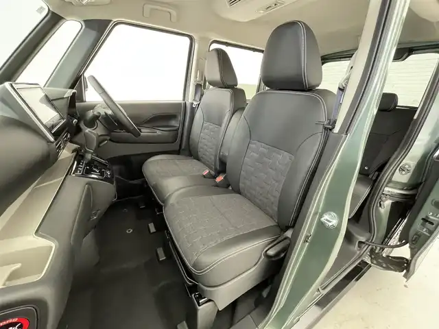 三菱 デリカミニ T プレミアム 滋賀県 2025(令7)年 0.1千km 緑Ⅱ 純正9インチディスプレイオーディオ/【Bluetooth/Apple CarPlay/Android Auto】/両側パワースライドドア/全方位カメラ/ハーフレザーシート/MI-PILOT/クリアランスソナー/LEDヘッドライト/オートマチックハイビーム/レーンキープアシスト/衝突軽減ブレーキ/ヒルディセントコントロール/D/Nシートヒーター/ステアリングヒーター/デジタルインナーミラー/ルーフレール/電動パーキングブレーキ/オートブレーキホールド/プッシュスタート/スマートキー/ステアリングリモコン