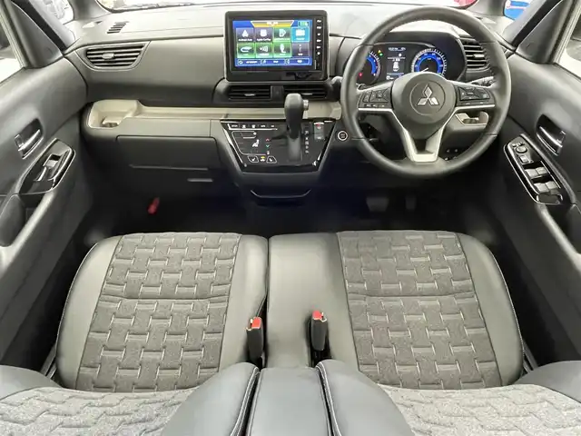 三菱 デリカミニ T プレミアム 滋賀県 2025(令7)年 0.1千km 緑Ⅱ 純正9インチディスプレイオーディオ/【Bluetooth/Apple CarPlay/Android Auto】/両側パワースライドドア/全方位カメラ/ハーフレザーシート/MI-PILOT/クリアランスソナー/LEDヘッドライト/オートマチックハイビーム/レーンキープアシスト/衝突軽減ブレーキ/ヒルディセントコントロール/D/Nシートヒーター/ステアリングヒーター/デジタルインナーミラー/ルーフレール/電動パーキングブレーキ/オートブレーキホールド/プッシュスタート/スマートキー/ステアリングリモコン