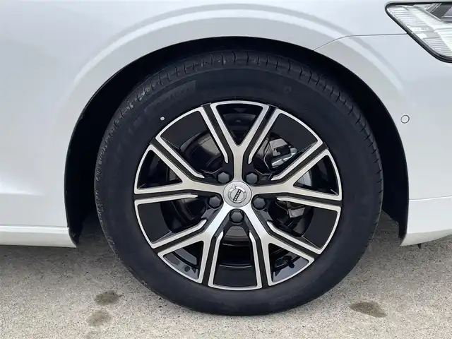 ボルボ ボルボ Ｖ６０ プラス B4 東京都 2022(令4)年 3.2万km 白 ワンオーナー/パノラマルーフ/レザーシート/純正Googleナビ/360°カメラ/シートヒーター/ステアリングヒーター/パワーバックドア/アダプティブクルーズコントロール/ブラインドスポットモニター/レーンキープアシスト/衝突被害軽減ブレーキ/ETC/社外前後ドライブレコーダー