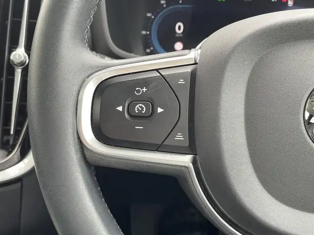 ボルボ ボルボ Ｖ６０ プラス B4 東京都 2022(令4)年 3.2万km 白 ワンオーナー/パノラマルーフ/レザーシート/純正Googleナビ/360°カメラ/シートヒーター/ステアリングヒーター/パワーバックドア/アダプティブクルーズコントロール/ブラインドスポットモニター/レーンキープアシスト/衝突被害軽減ブレーキ/ETC/社外前後ドライブレコーダー
