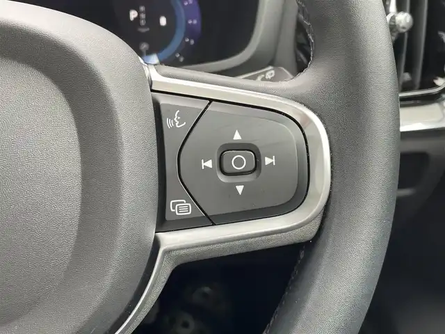 ボルボ ボルボ Ｖ６０ プラス B4 東京都 2022(令4)年 3.2万km 白 ワンオーナー/パノラマルーフ/レザーシート/純正Googleナビ/360°カメラ/シートヒーター/ステアリングヒーター/パワーバックドア/アダプティブクルーズコントロール/ブラインドスポットモニター/レーンキープアシスト/衝突被害軽減ブレーキ/ETC/社外前後ドライブレコーダー